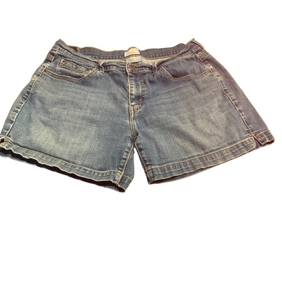 Levi’s Women’s Denim Jean Mid Rise Shorts Size 10 - Picture 1 of 9